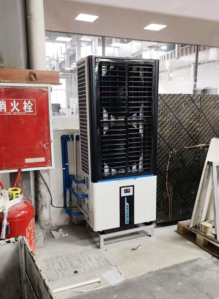 注塑車間，安裝蒸發(fā)冷省電空調(diào)-立式軸流雙風(fēng)口