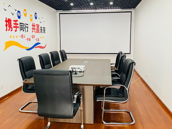 星科環(huán)保空調(diào),工業(yè)省電空調(diào)工廠-武漢運(yùn)營(yíng)中心會(huì)議室